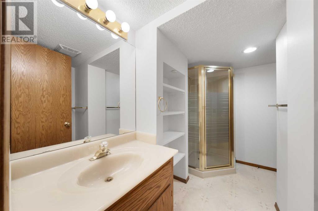 Single Family House for Sale in  Woodbriar Place SW Woodbine Calgary 