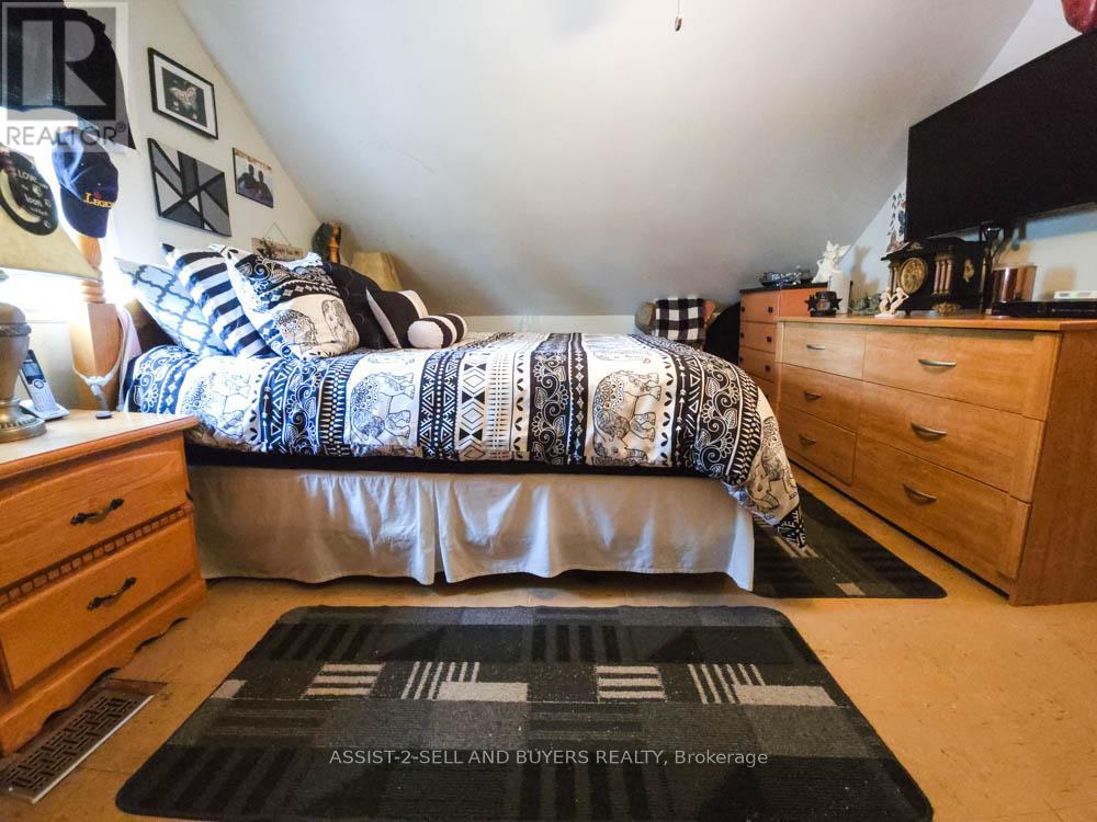 Photo 13 of 23 Monroe Avenue, Cornwall ON