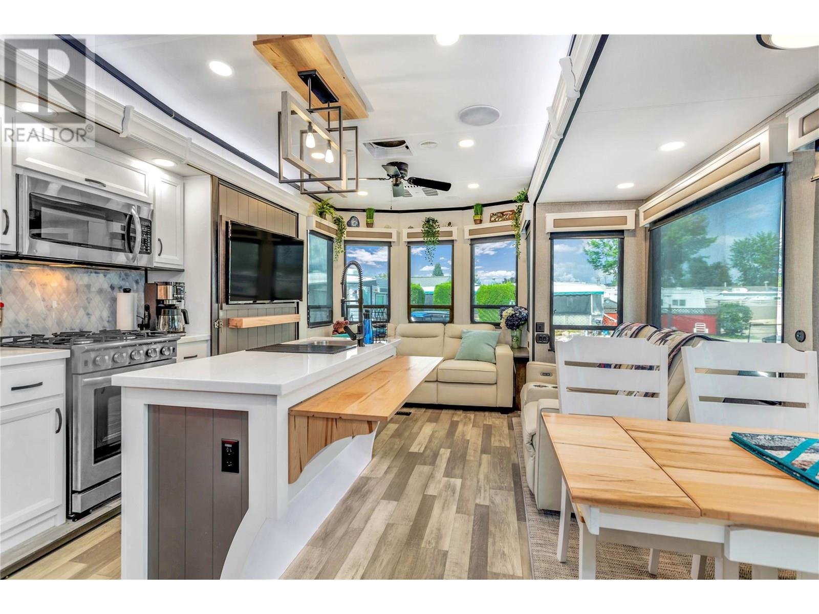 396 415 Commonwealth Road, Lake Country