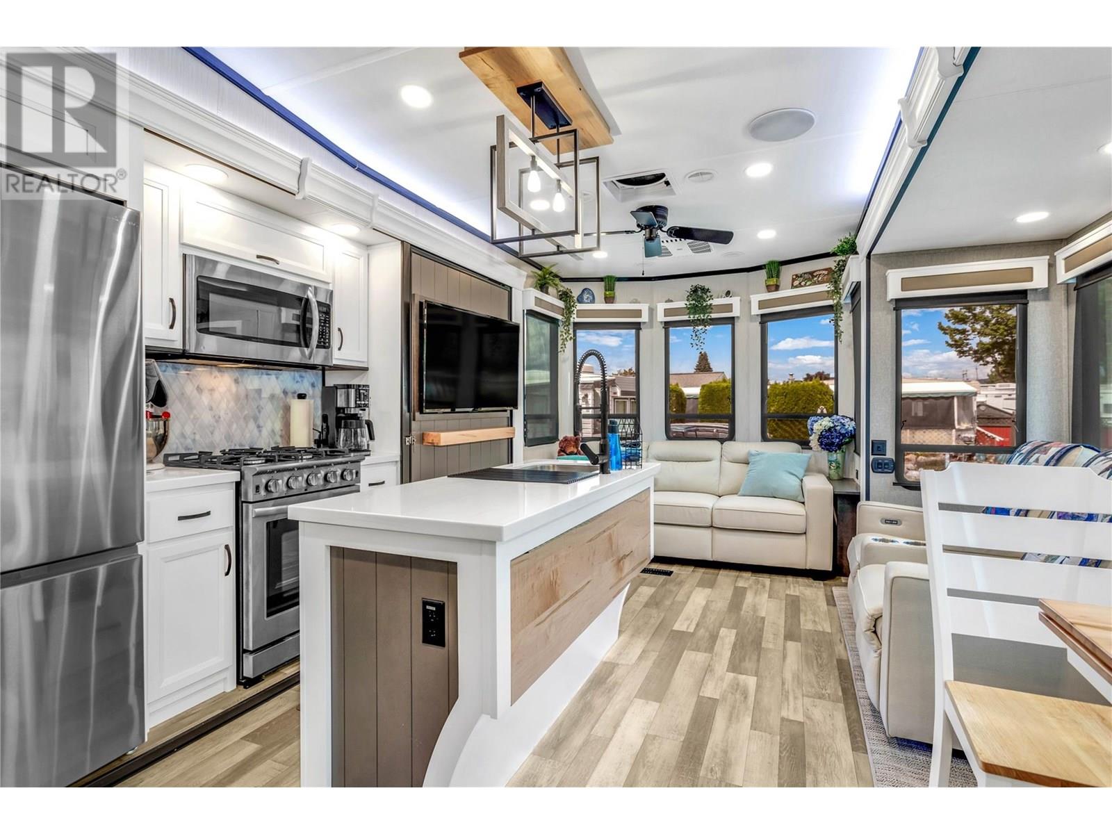 396 415 Commonwealth Road, Lake Country