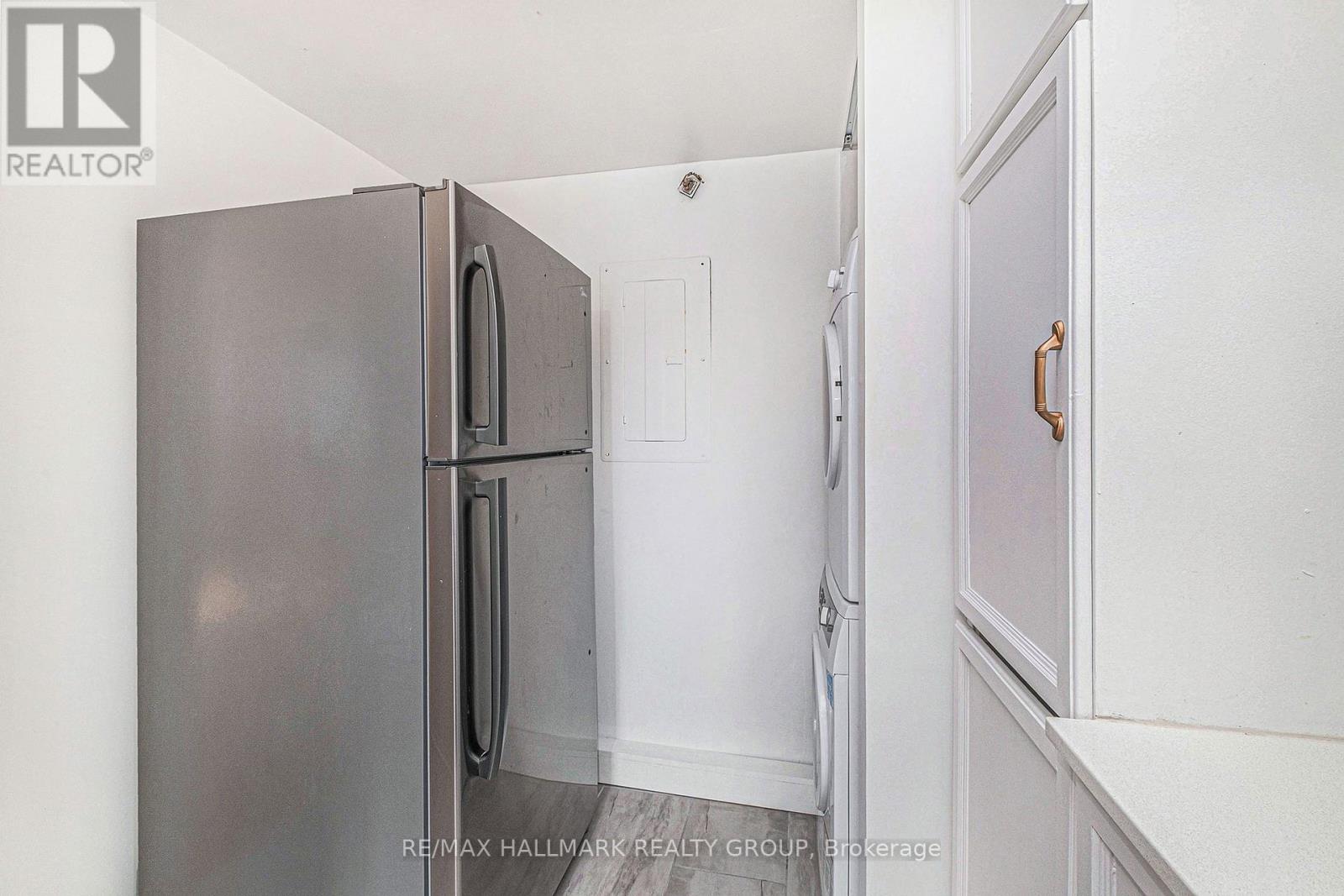 Photo 3 of 16 1204 Shillington Avenue, Ottawa ON