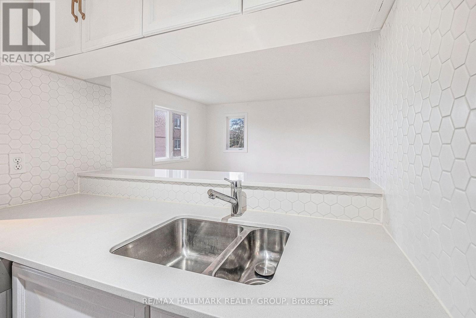 Photo 24 of 16 1204 Shillington Avenue, Ottawa ON