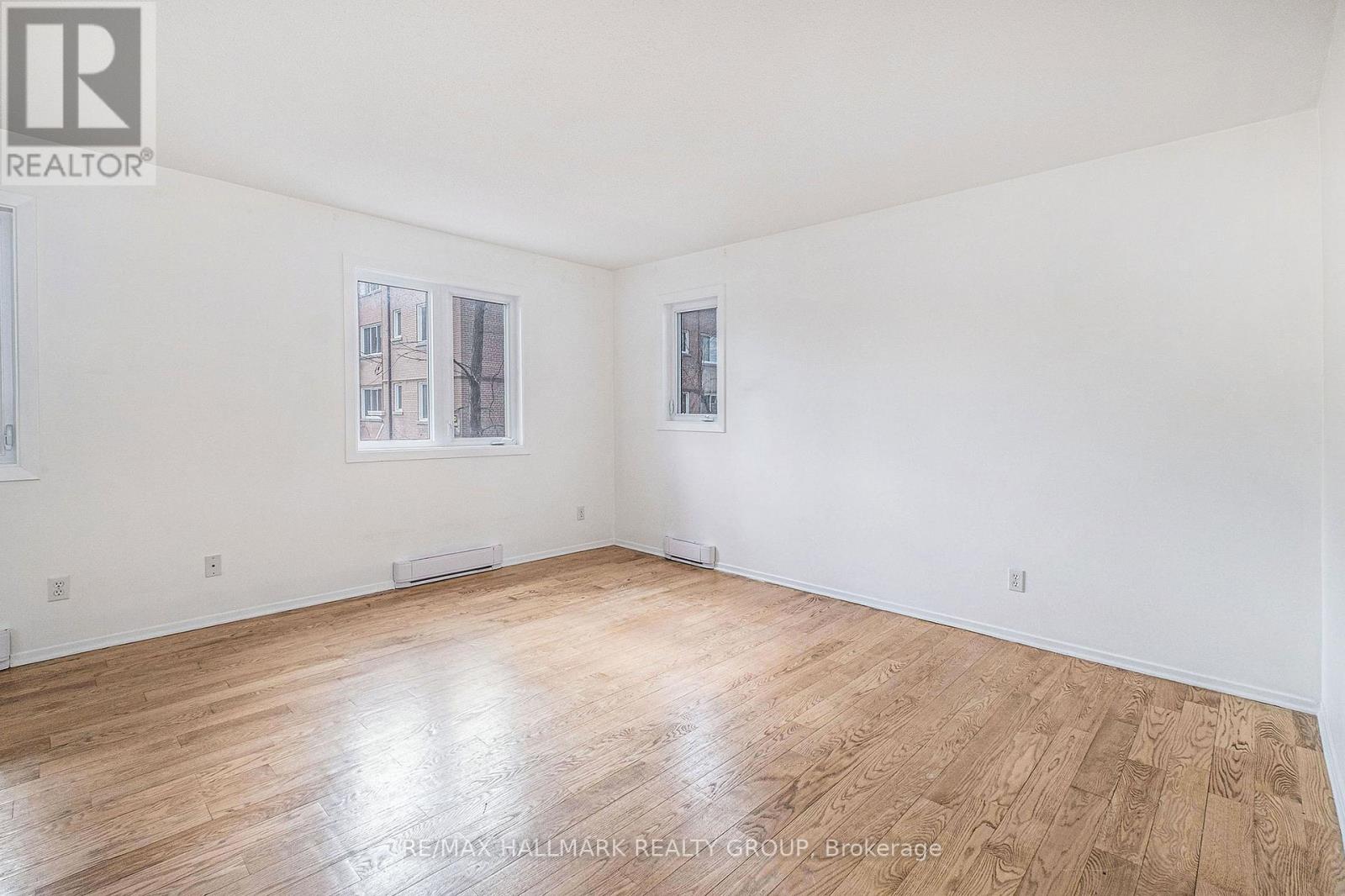 Photo 2 of 16 1204 Shillington Avenue, Ottawa ON
