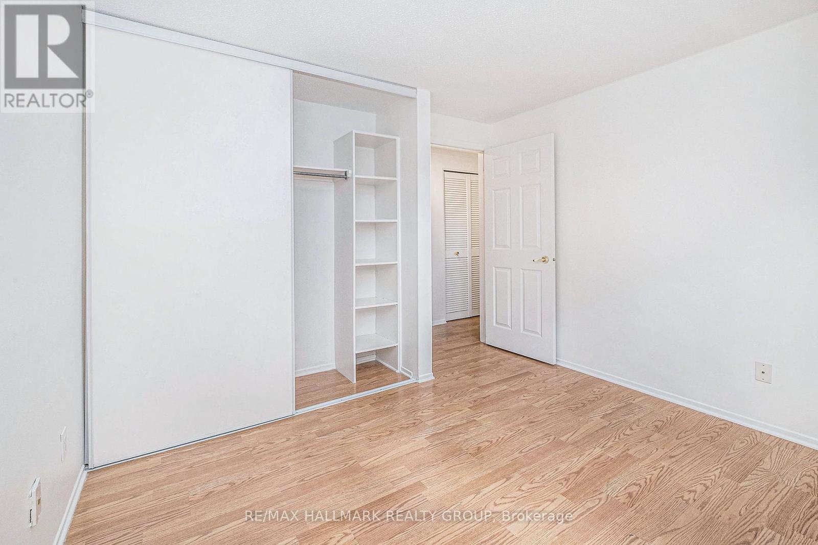Photo 8 of 16 1204 Shillington Avenue, Ottawa ON