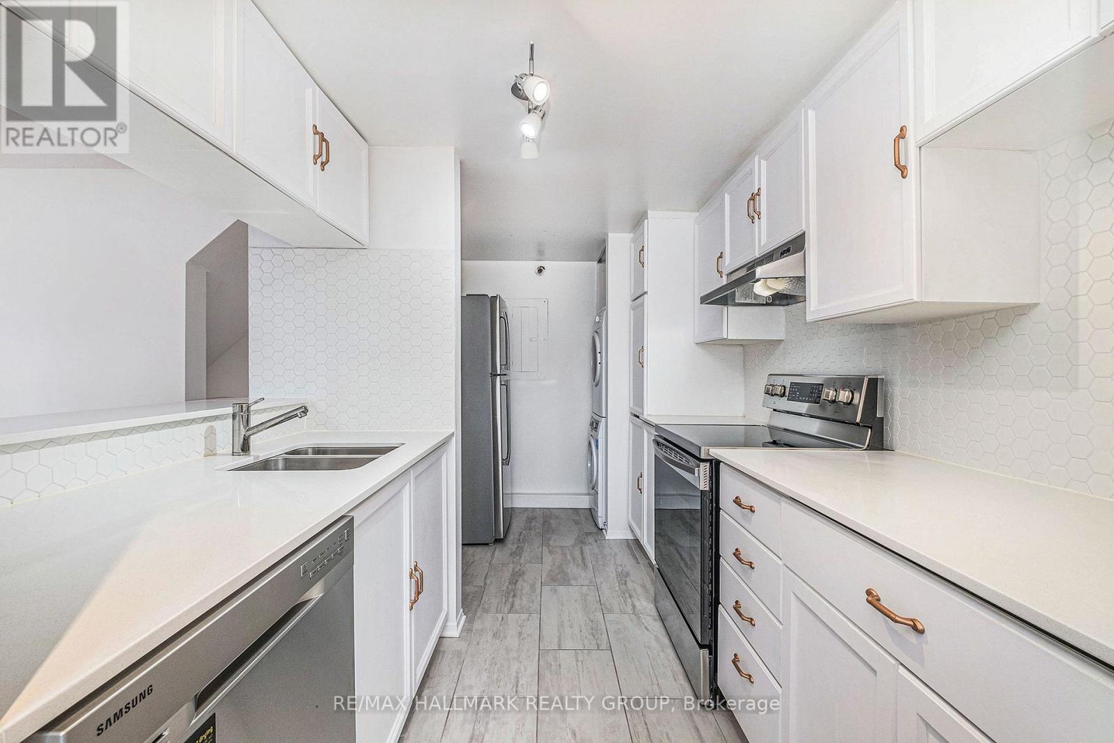 Photo 1 of 16 1204 Shillington Avenue, Ottawa ON