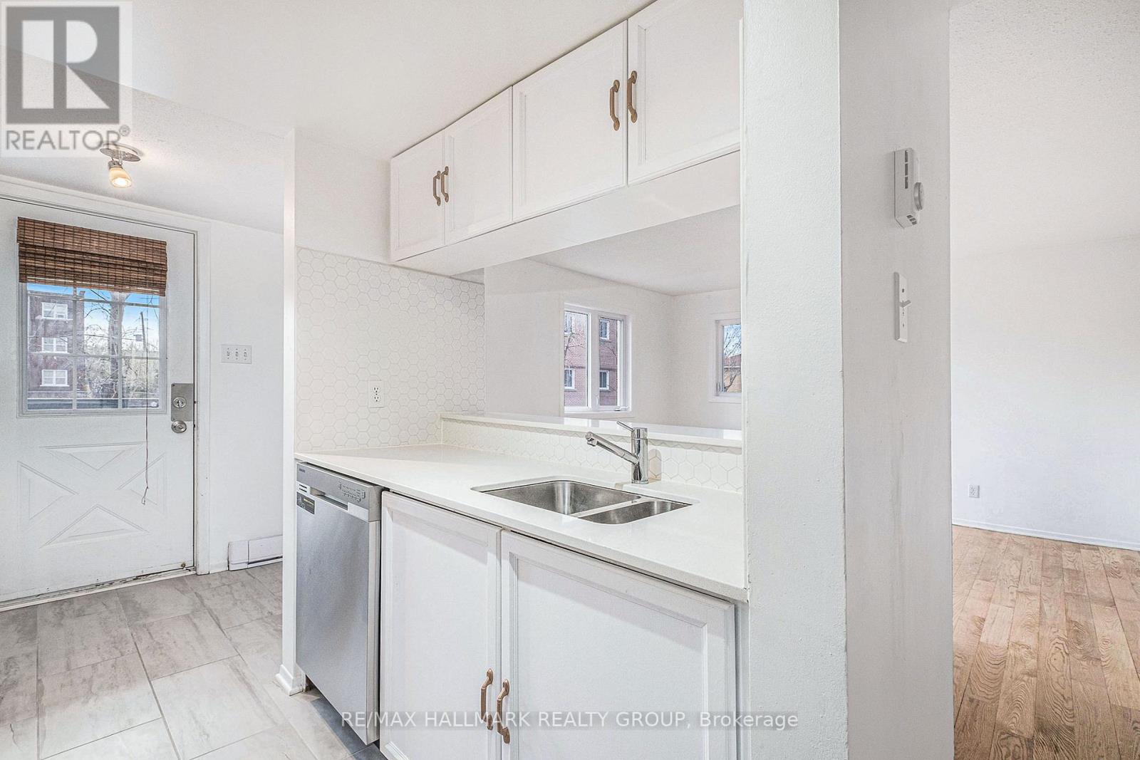Photo 6 of 16 1204 Shillington Avenue, Ottawa ON