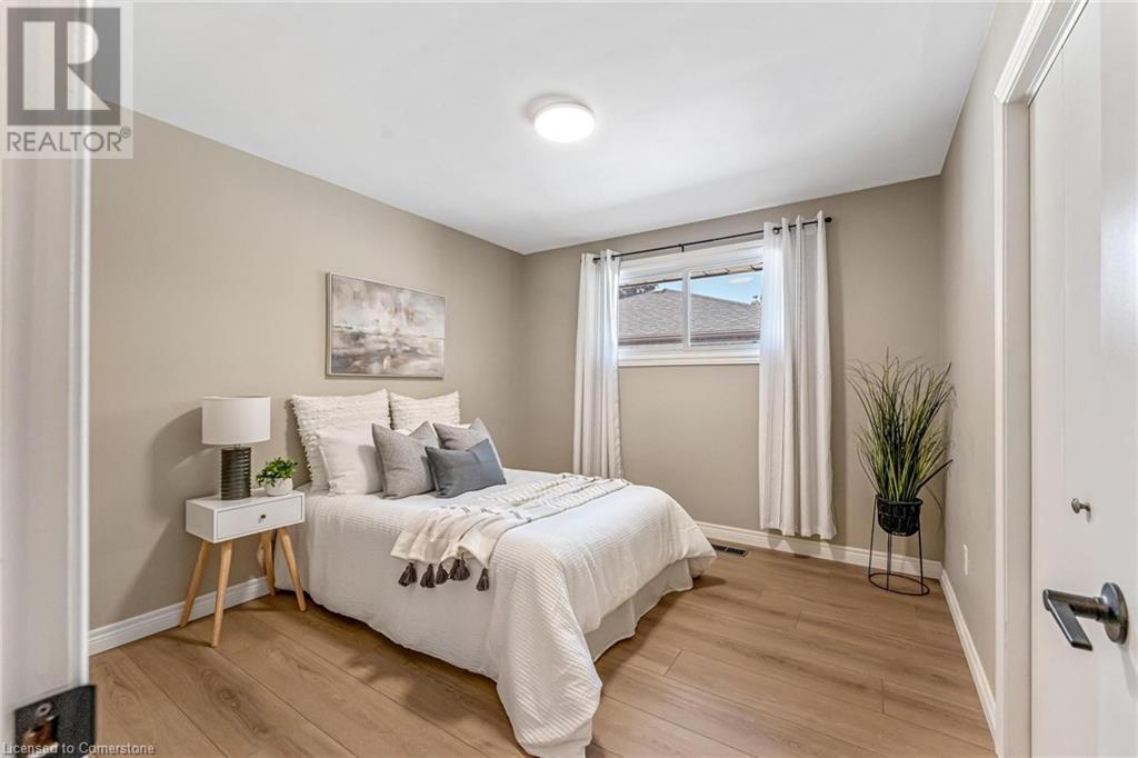 Photo 15 of 323 Hixon Road, Hamilton ON