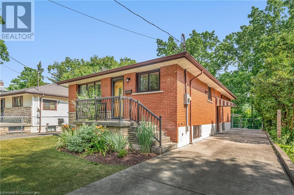Photo 2 of 323 Hixon Road, Hamilton ON