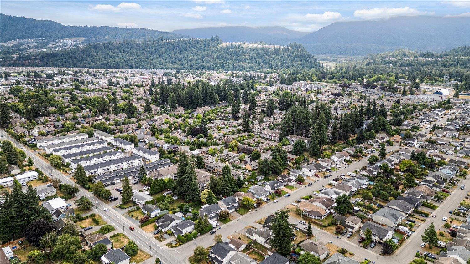 Photo 10 of 36 5960 Cowichan Street Garrison Crossing, Chilliwack BC