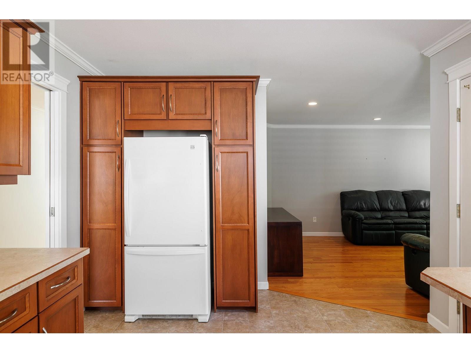 Photo 11 of 1470 Nelson Place, Kelowna BC