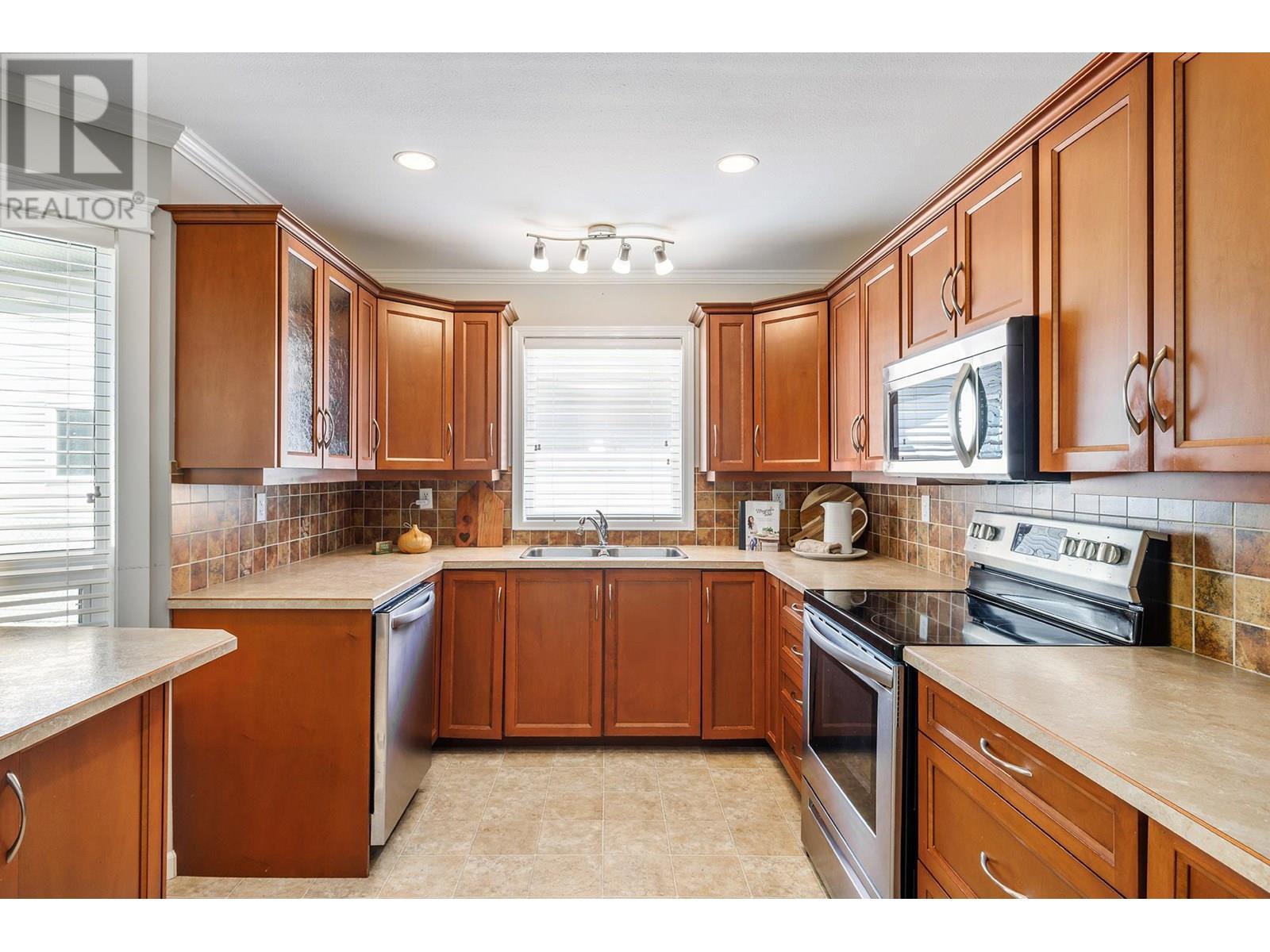 Photo 9 of 1470 Nelson Place, Kelowna BC
