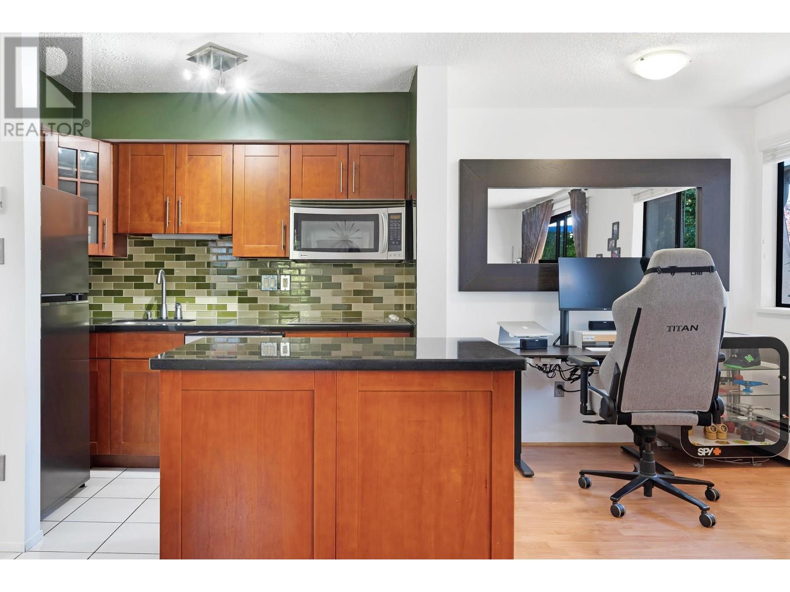 Photo 16 of 102 803 Queens Avenue, New Westminster BC