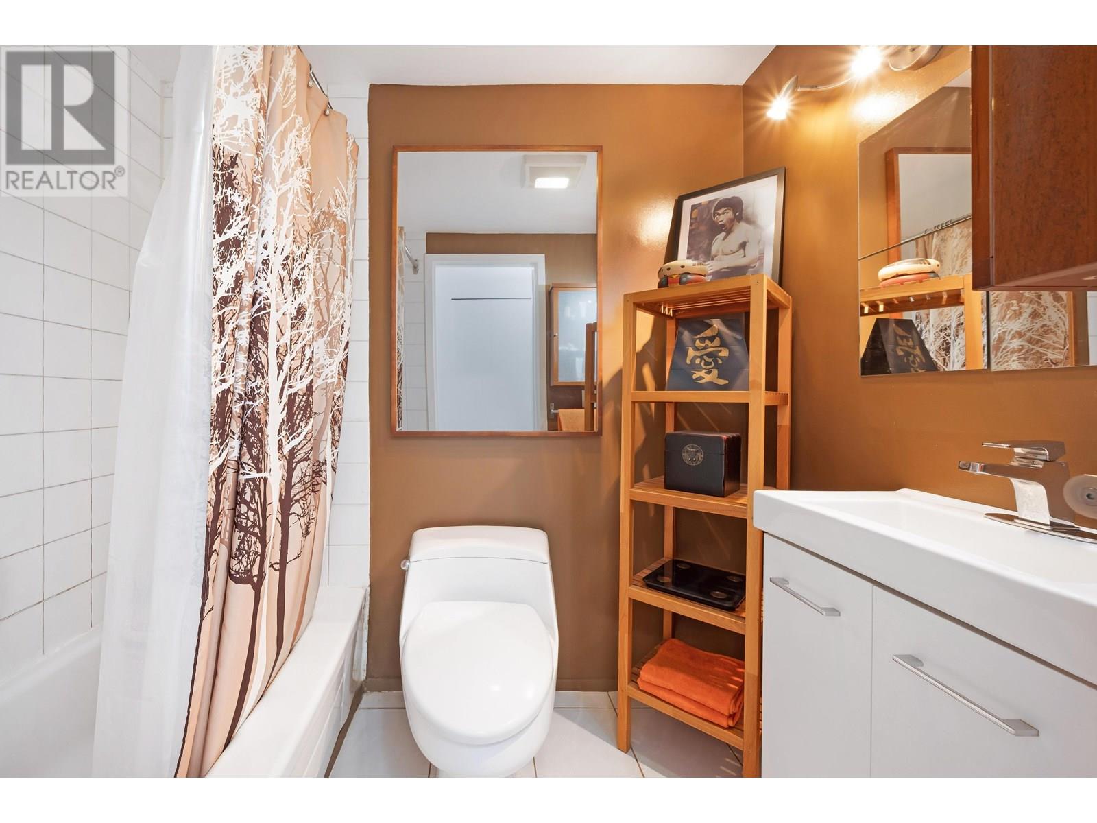 Photo 11 of 102 803 Queens Avenue, New Westminster BC