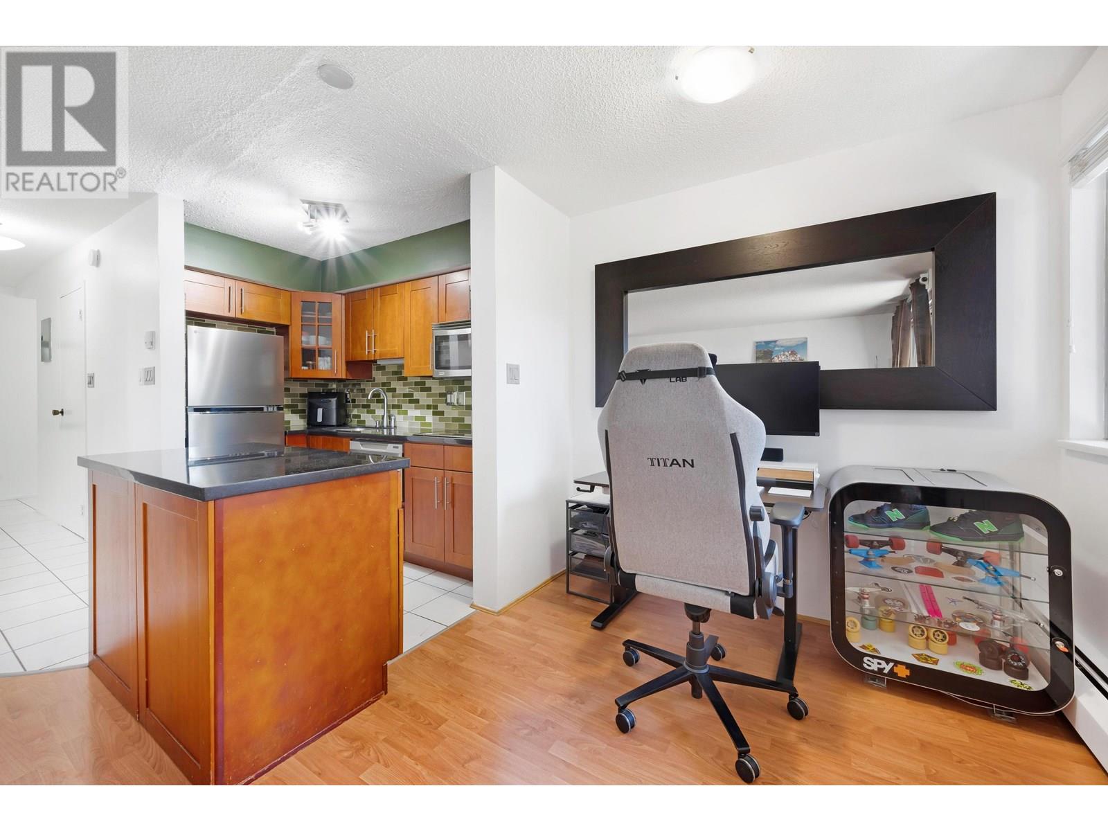 Photo 17 of 102 803 Queens Avenue, New Westminster BC
