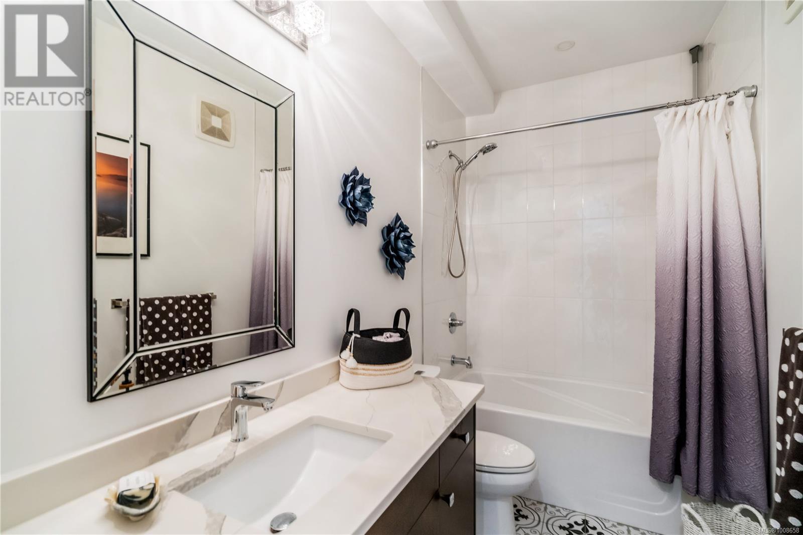 Photo 3 of 4724 Horizon Dr, Nanaimo BC