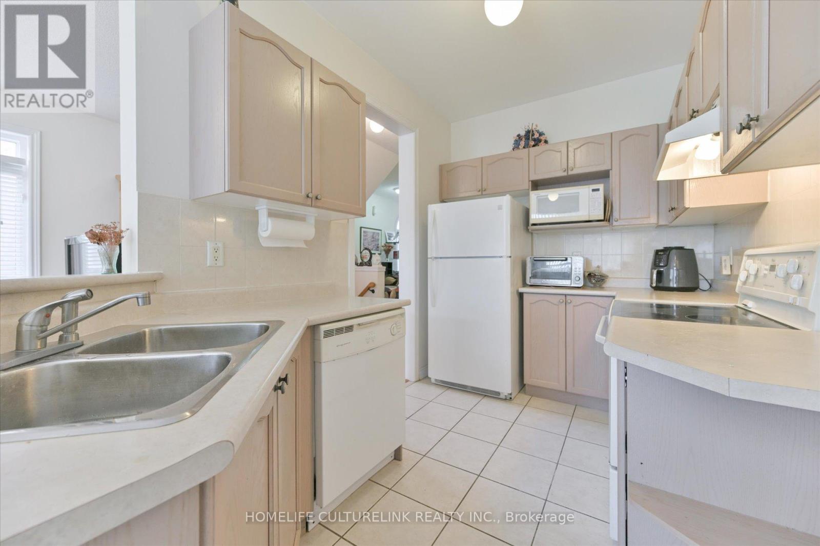 Photo 24 of 208 Cabernet Road, Vaughan ON