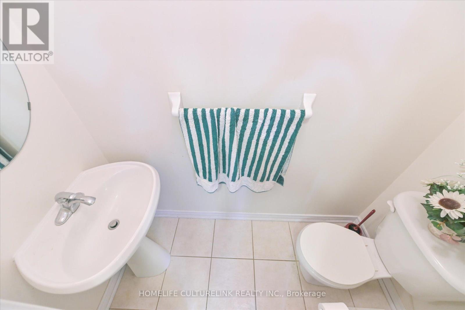 Photo 15 of 208 Cabernet Road, Vaughan ON