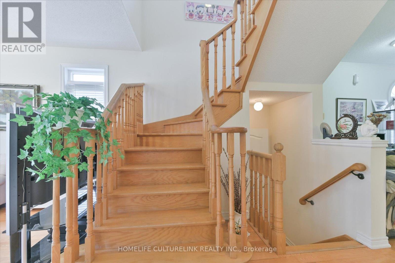 Photo 14 of 208 Cabernet Road, Vaughan ON