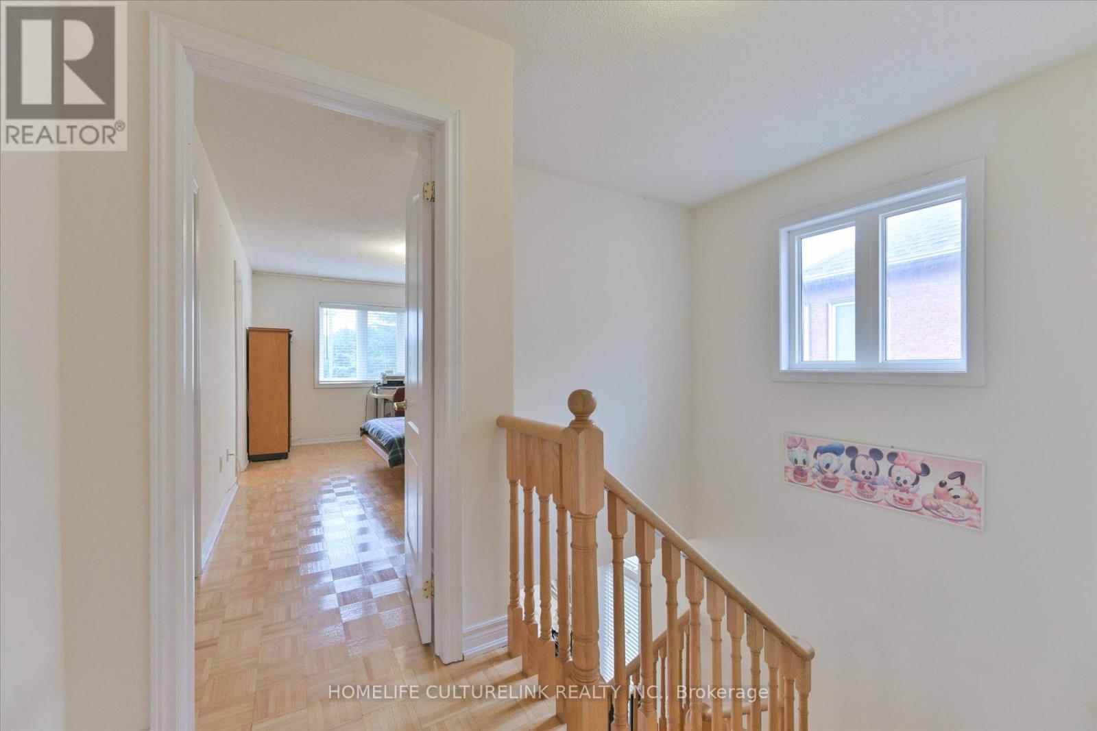 Photo 9 of 208 Cabernet Road, Vaughan ON