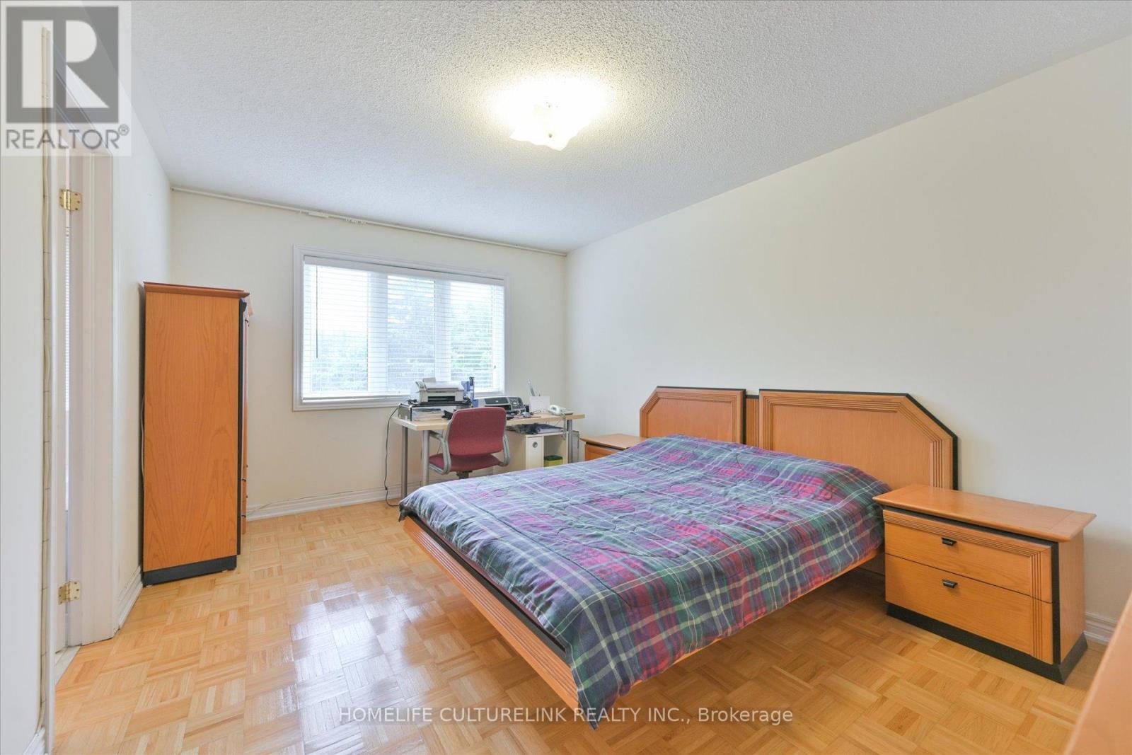 Photo 10 of 208 Cabernet Road, Vaughan ON