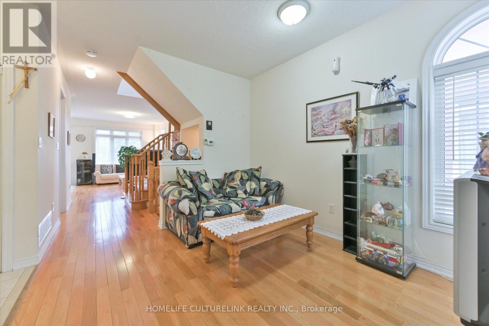 Photo 2 of 208 Cabernet Road, Vaughan ON