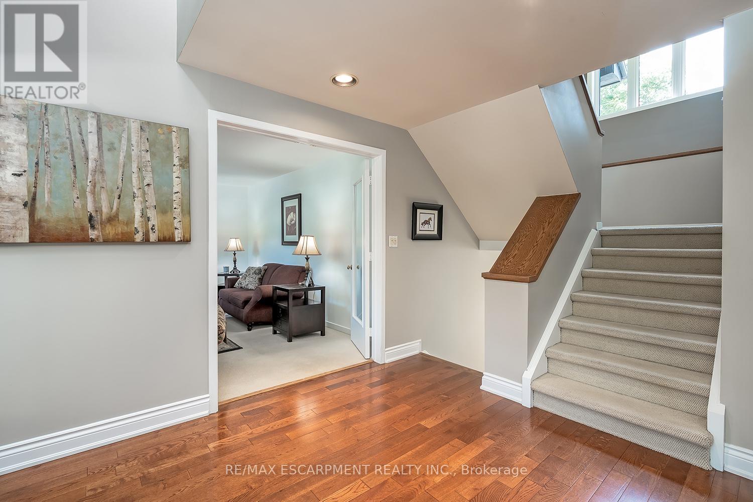 Photo 7 of 275 Alexander Court, Burlington ON