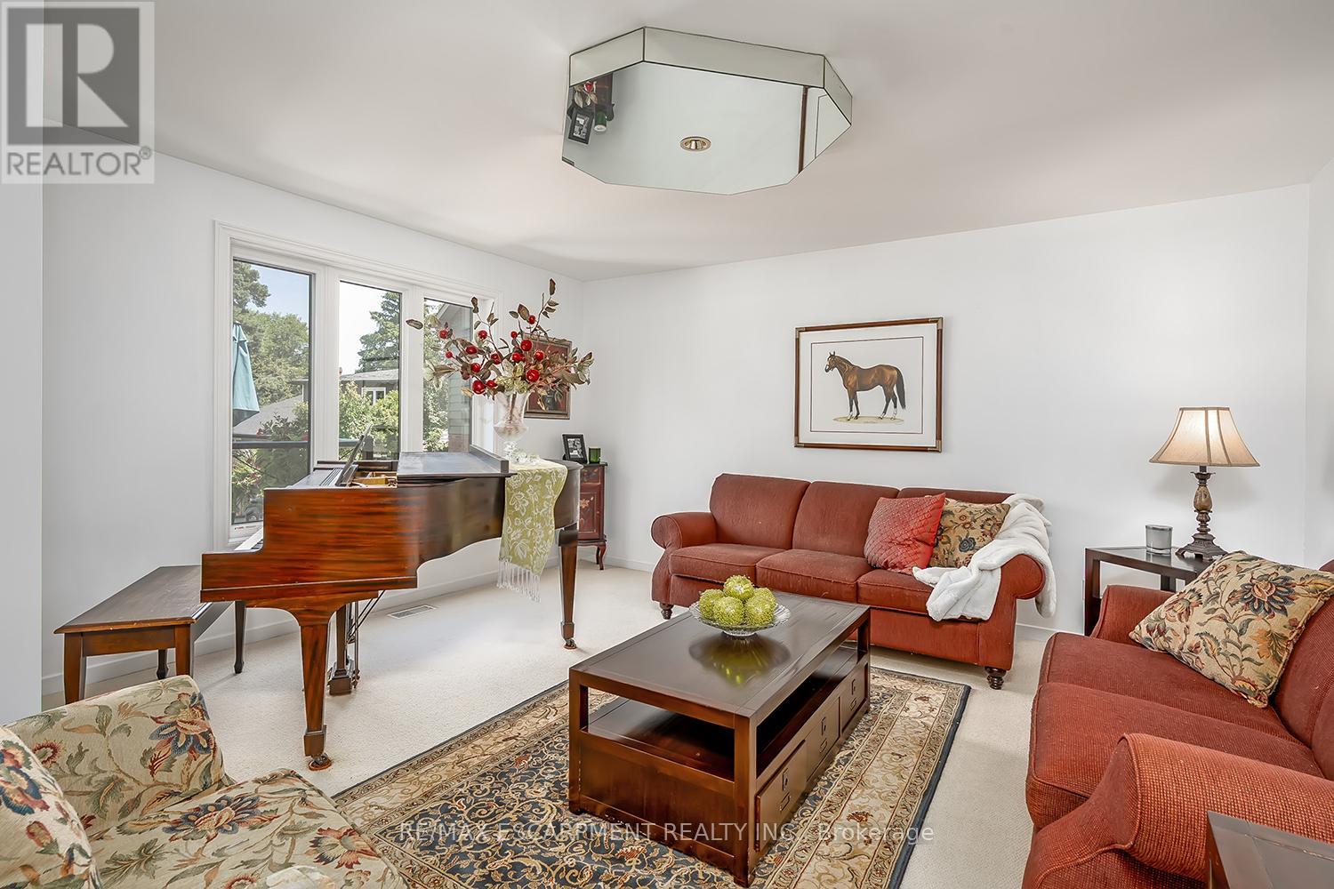 Photo 8 of 275 Alexander Court, Burlington ON