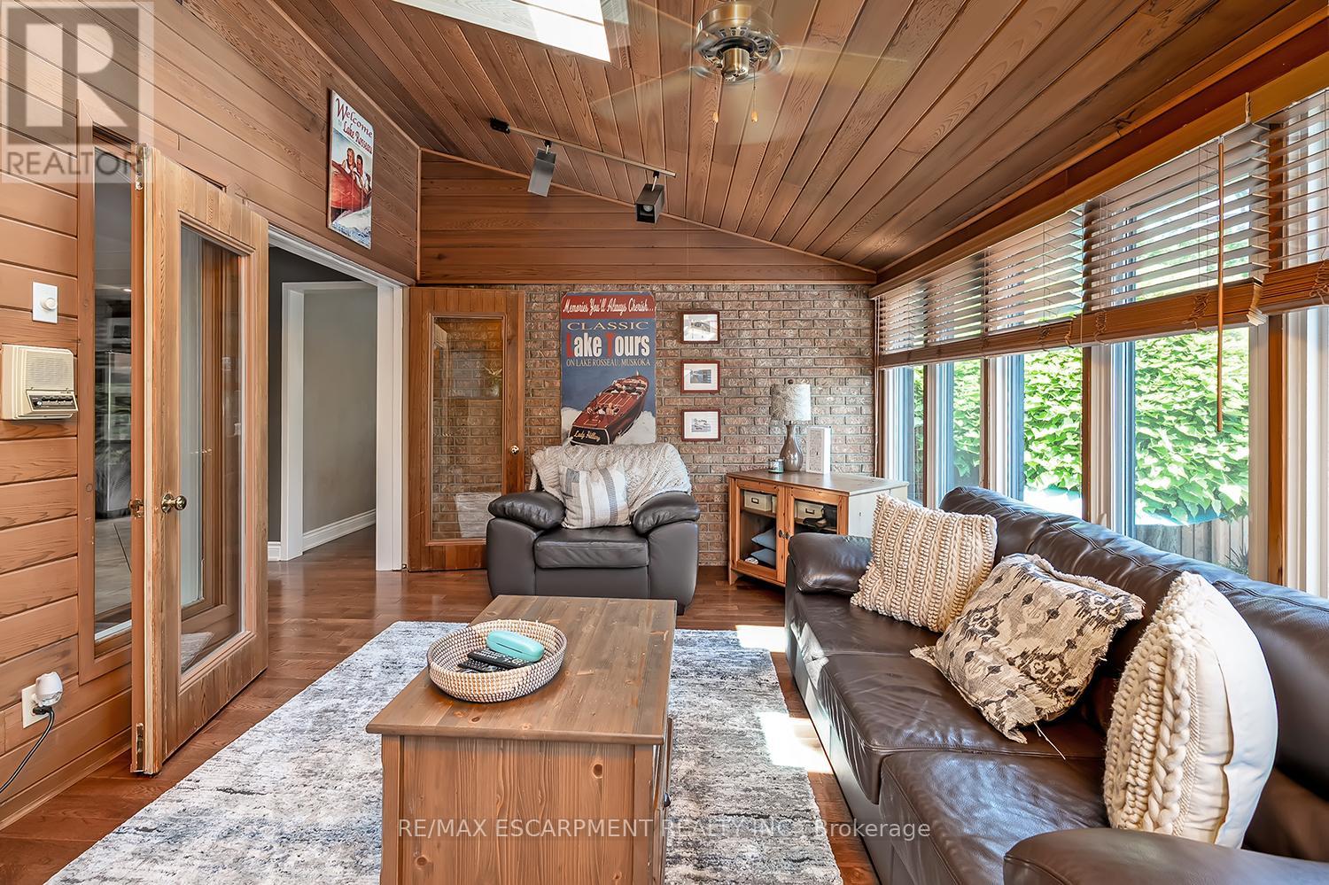 Photo 32 of 275 Alexander Court, Burlington ON