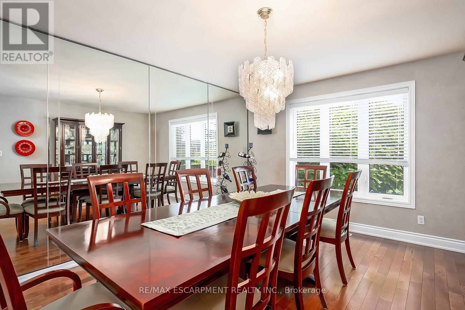 Photo 35 of 275 Alexander Court, Burlington ON