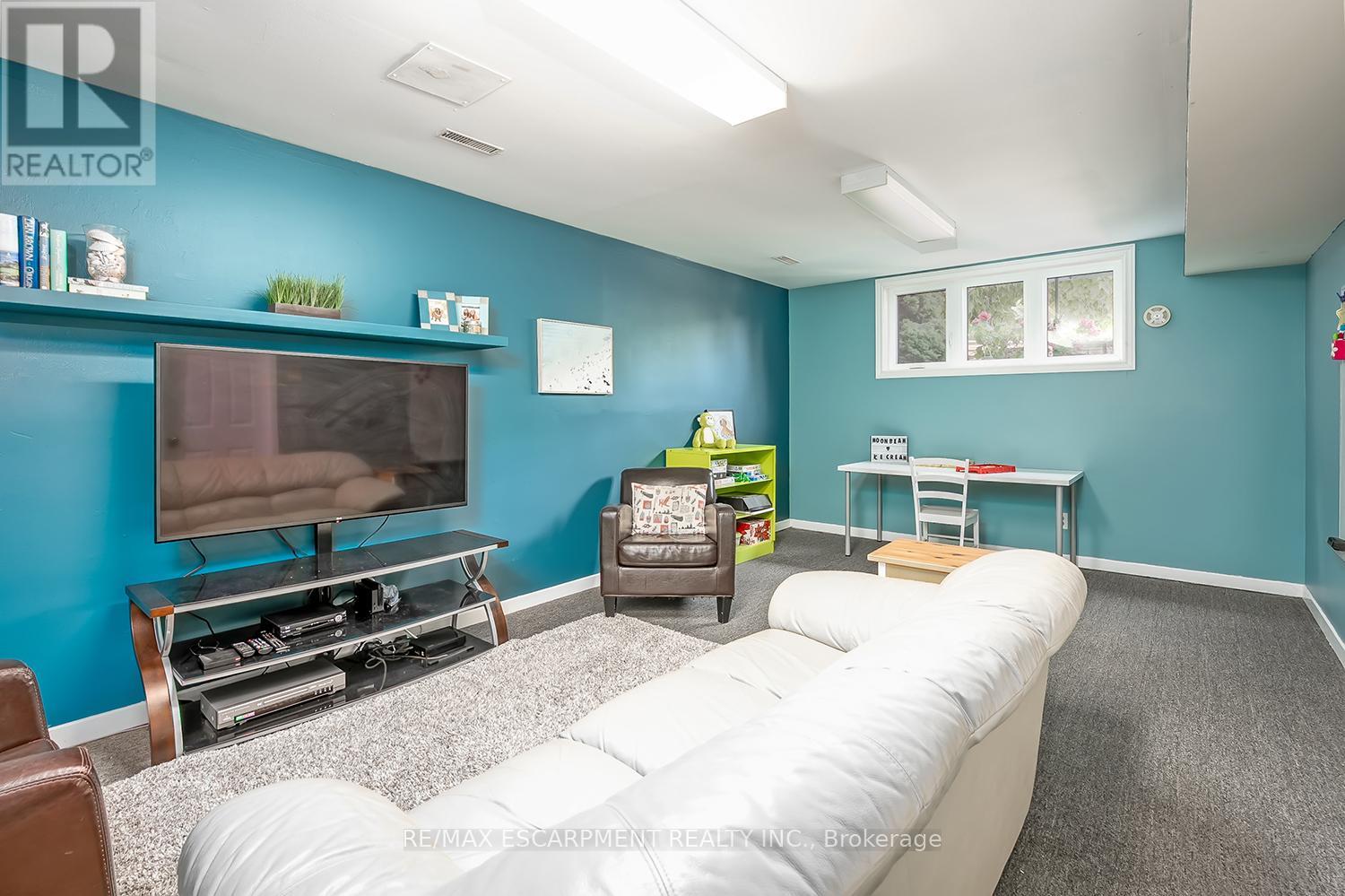 Photo 22 of 275 Alexander Court, Burlington ON