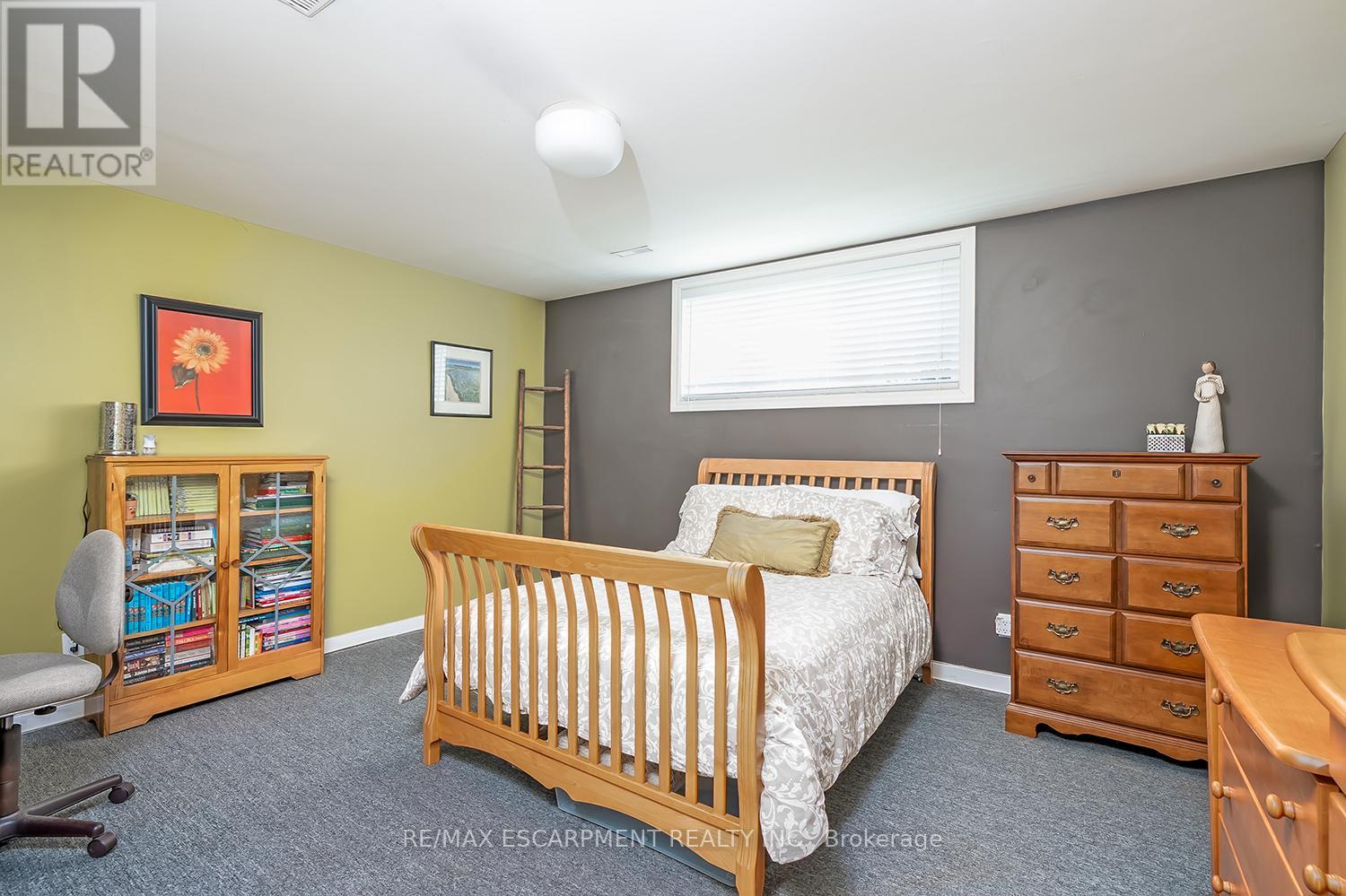 Photo 42 of 275 Alexander Court, Burlington ON