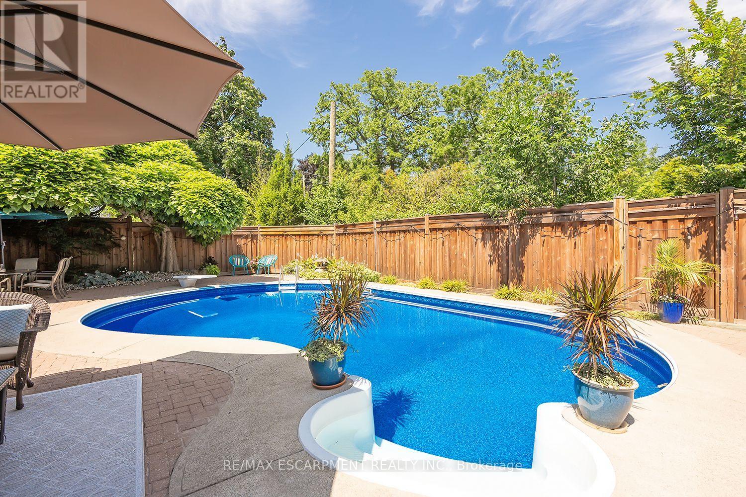 Photo 17 of 275 Alexander Court, Burlington ON