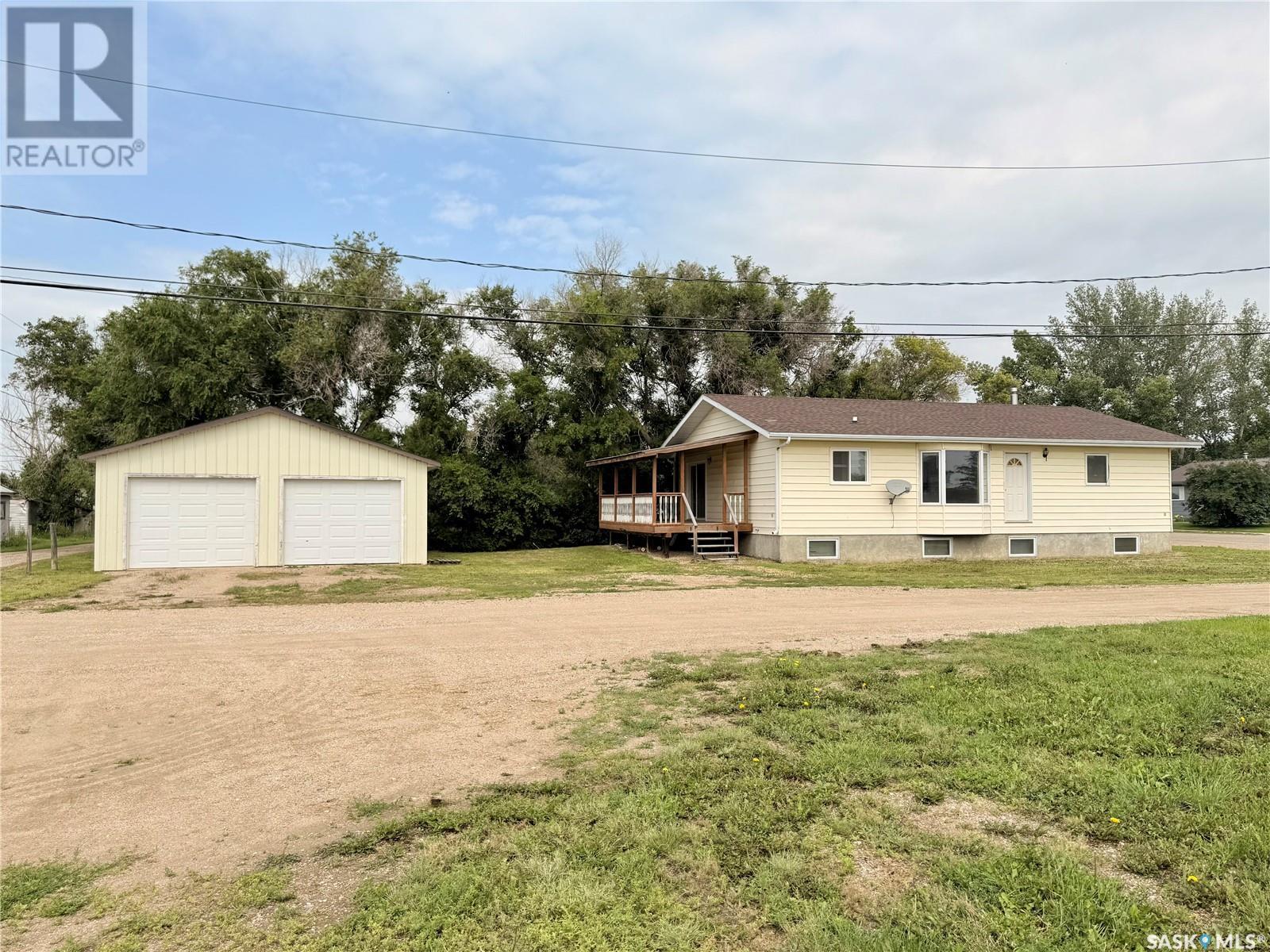 Photo 37 of 100 1st Avenue N, Lucky Lake SK