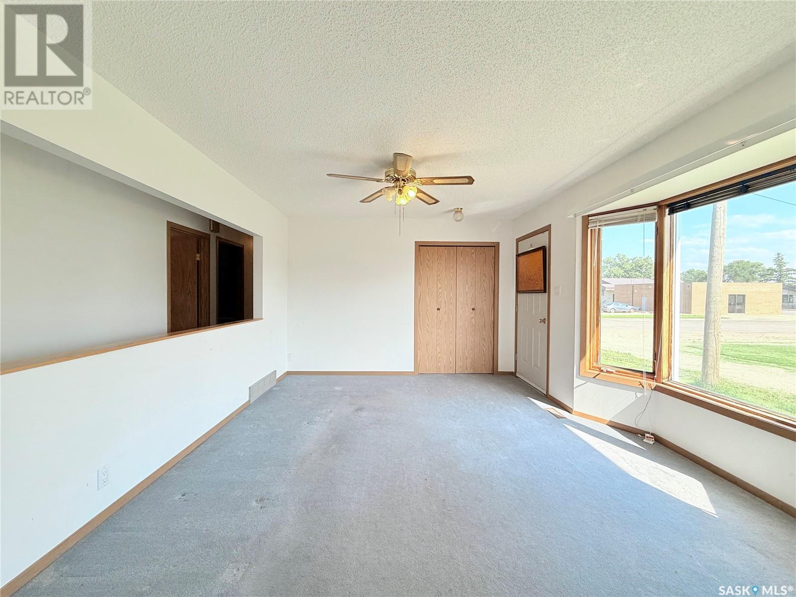 Photo 5 of 100 1st Avenue N, Lucky Lake SK