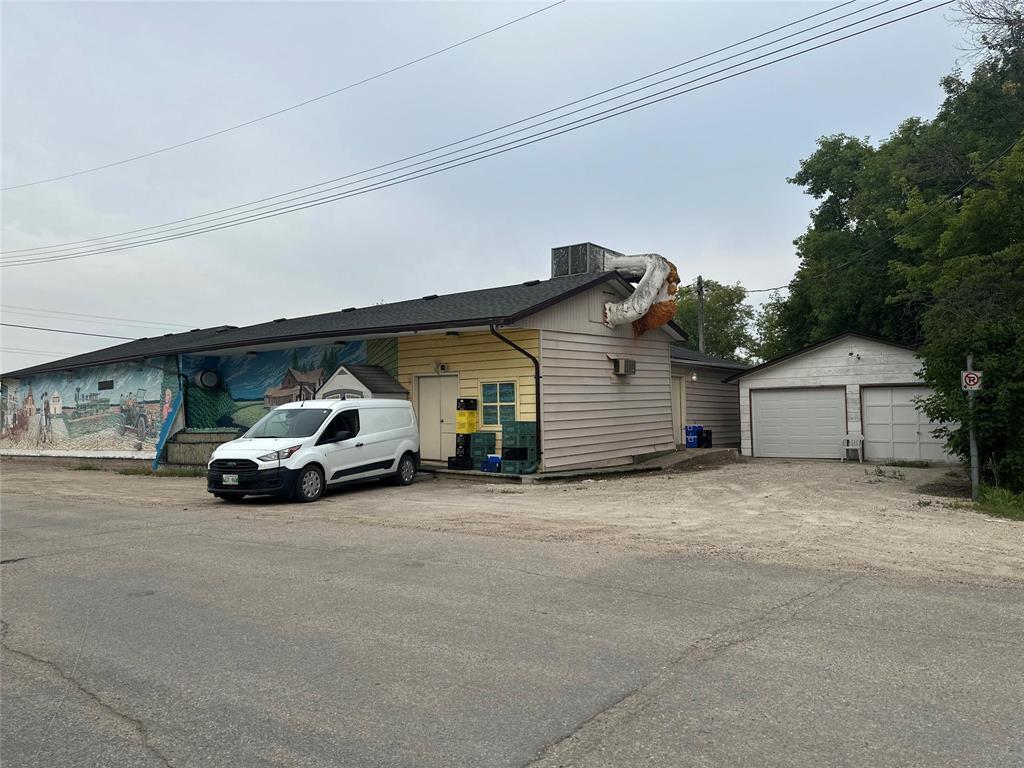 Photo 15 of 115 Railway Avenue, Whitemouth MB