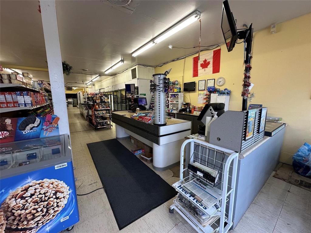 Photo 2 of 115 Railway Avenue, Whitemouth MB