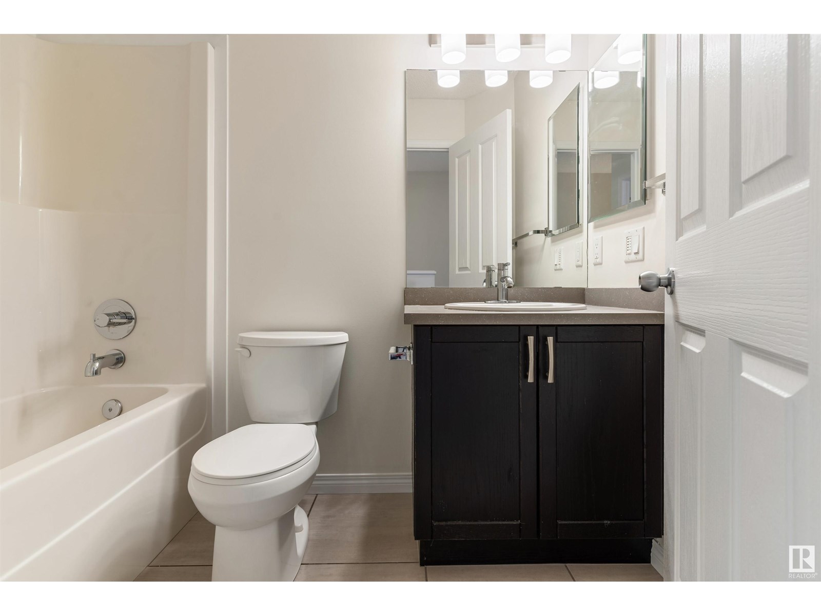 Photo 8 of 52 1030 Chappelle Bv Sw, Edmonton AB