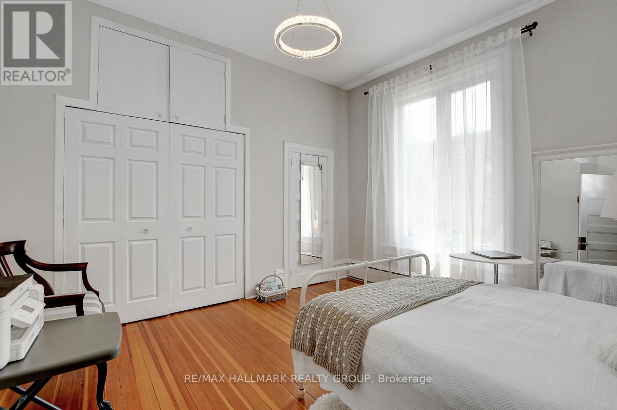 Photo 4 of 120 Strathcona Avenue, Ottawa ON