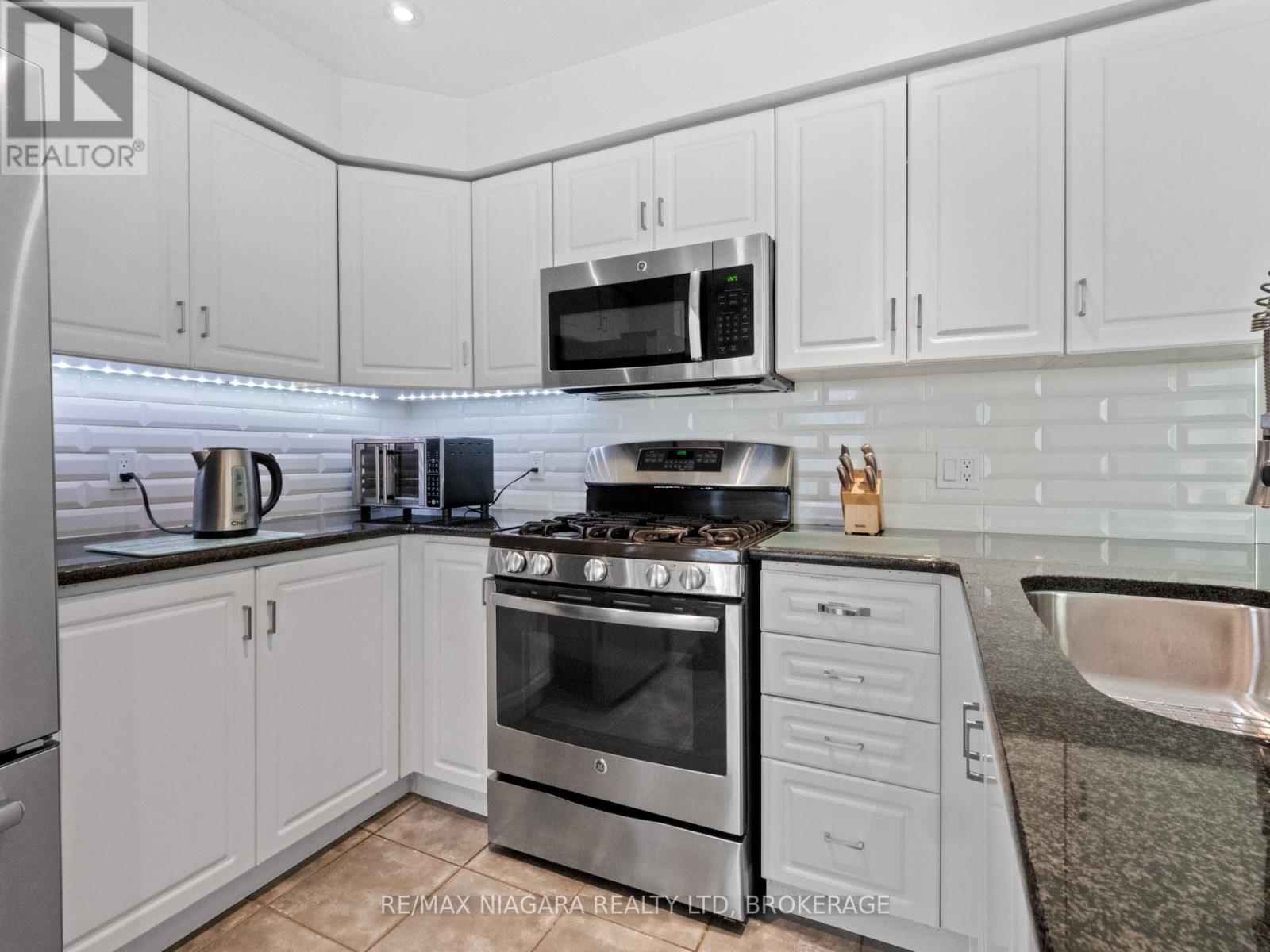 Photo 9 of 630 Scott Avenue, Fort Erie ON