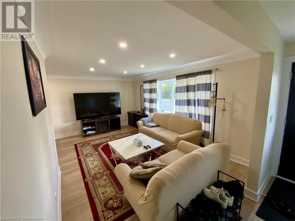 Photo 4 of 755 Drury Lane, Burlington ON