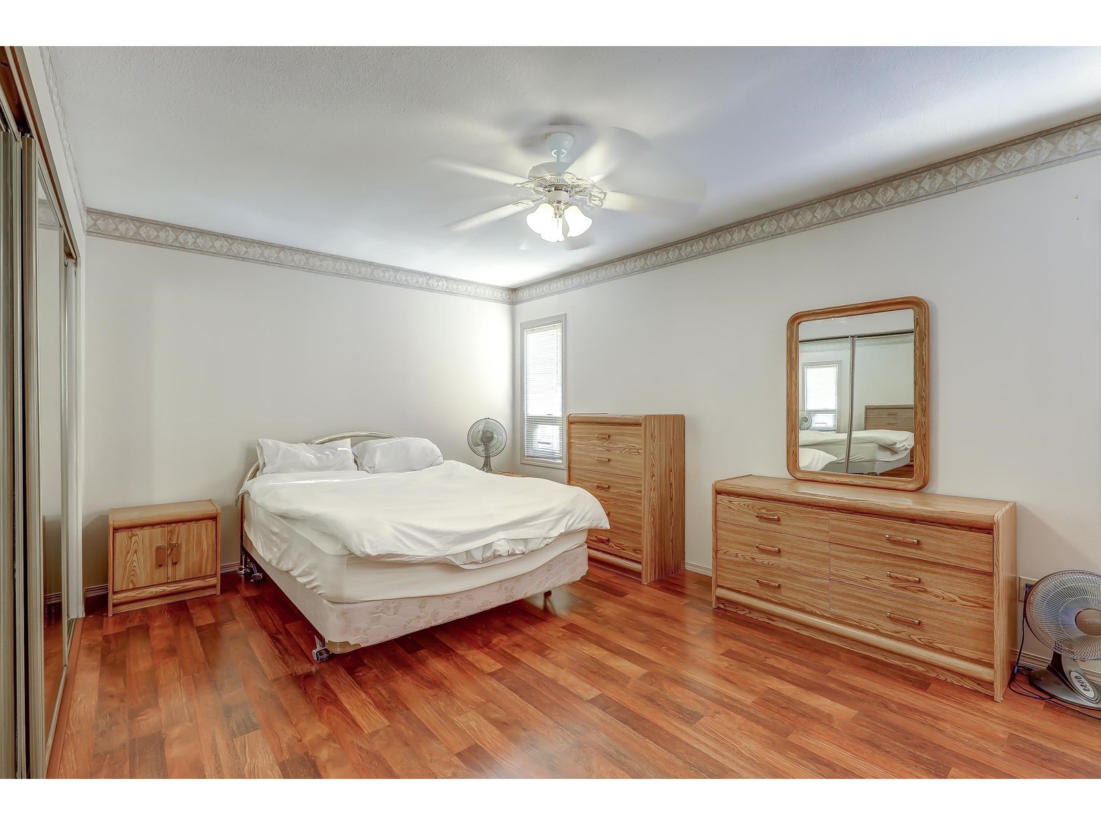 Photo 14 of 21 8078 King George Boulevard, Surrey BC