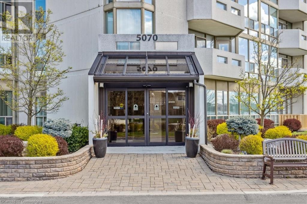 Photo 2 of 5070 Pinedale Avenue Unit 207, Burlington ON