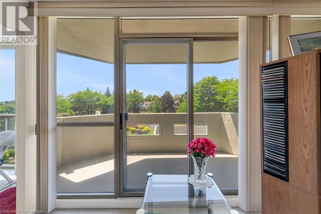 Photo 7 of 5070 Pinedale Avenue Unit 207, Burlington ON