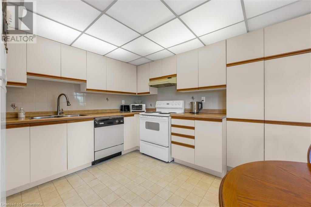 Photo 8 of 5070 Pinedale Avenue Unit 207, Burlington ON