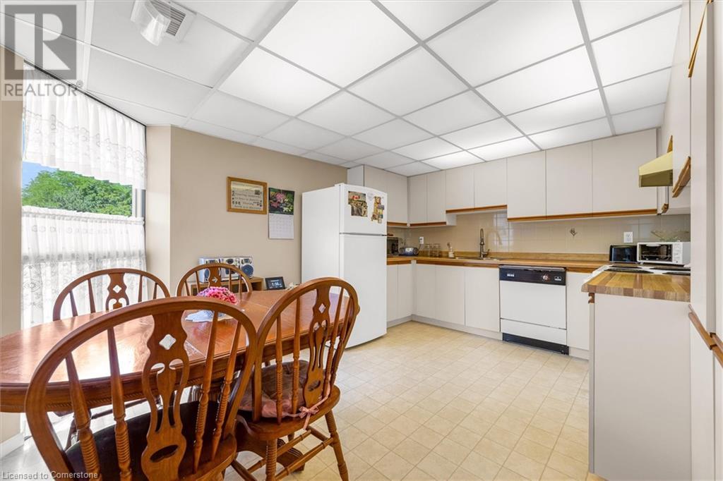 Photo 9 of 5070 Pinedale Avenue Unit 207, Burlington ON