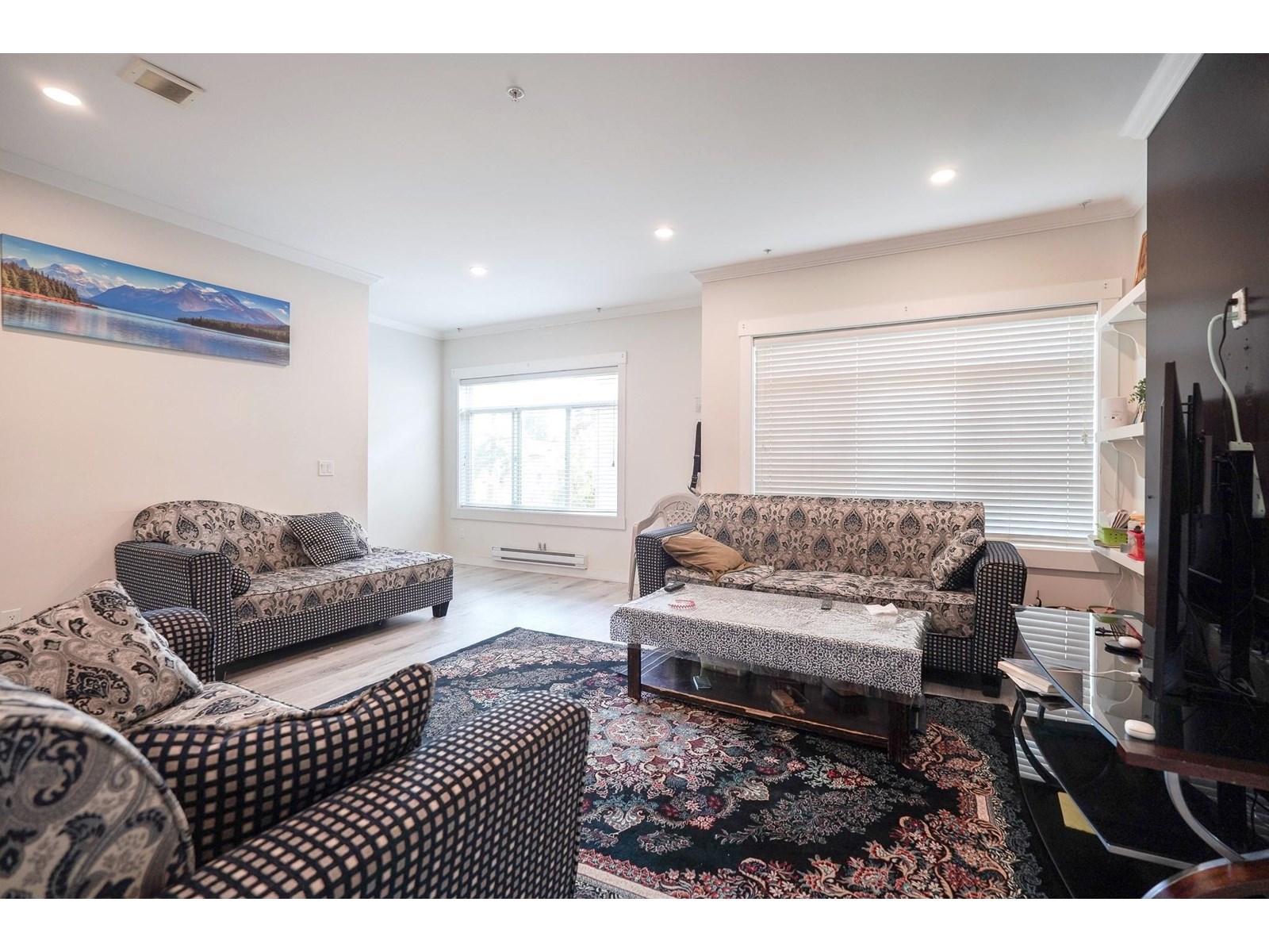 Photo 11 of 38 7247 140 Street, Surrey BC