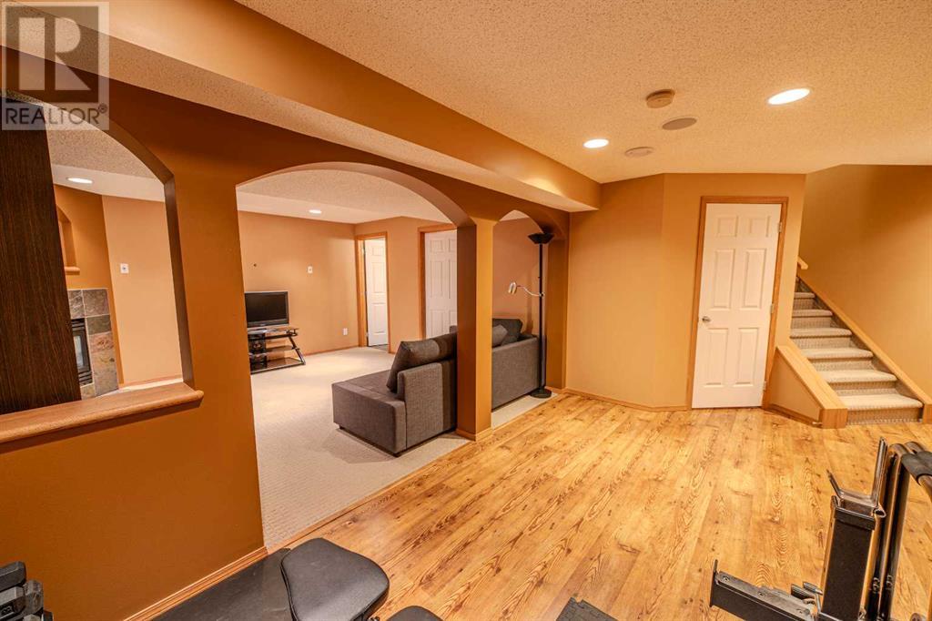 Single Family House for Sale in  Somerglen Common SW Somerset Calgary 