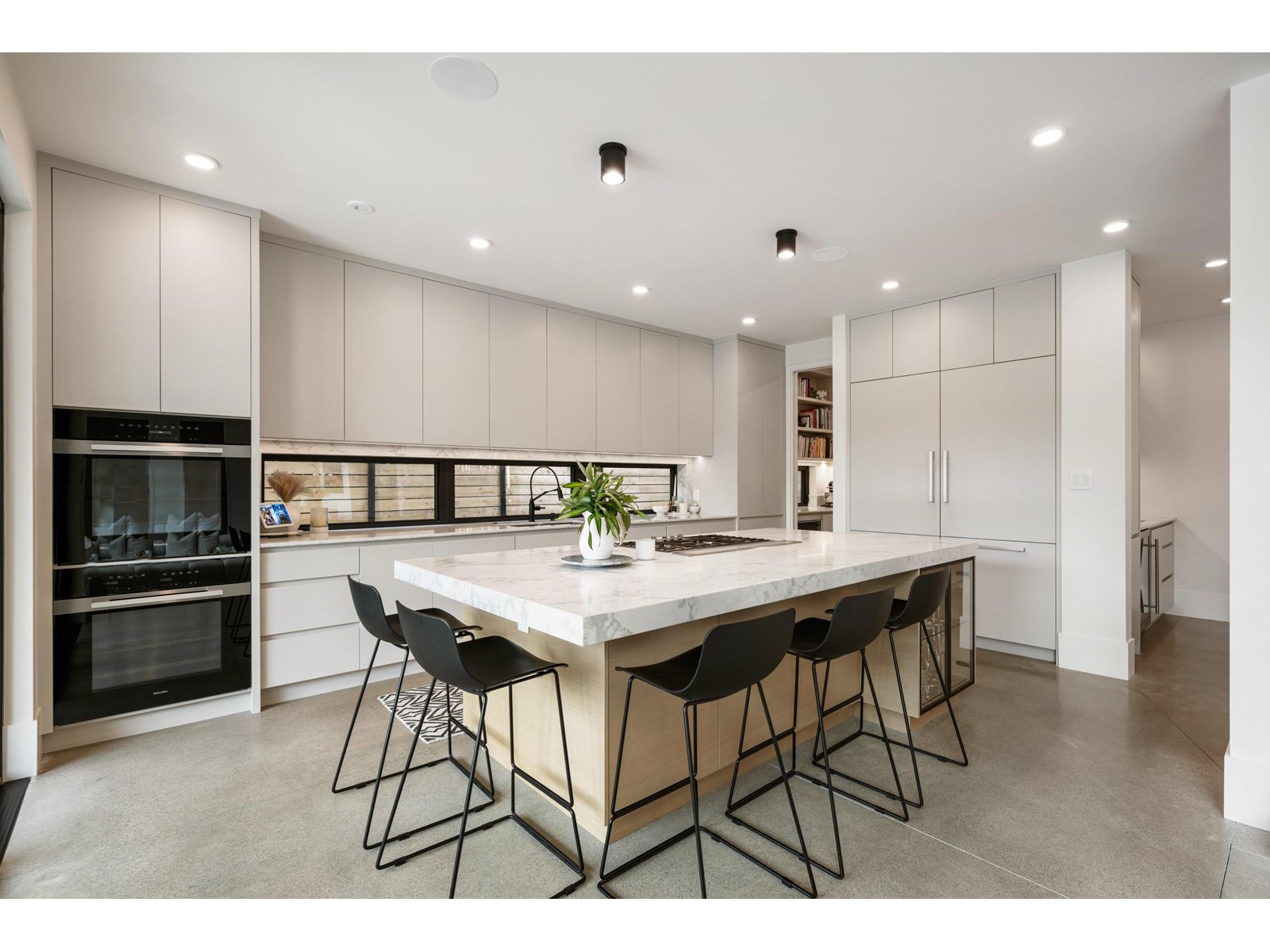 Photo 8 of 12605 15 A Avenue, Surrey BC