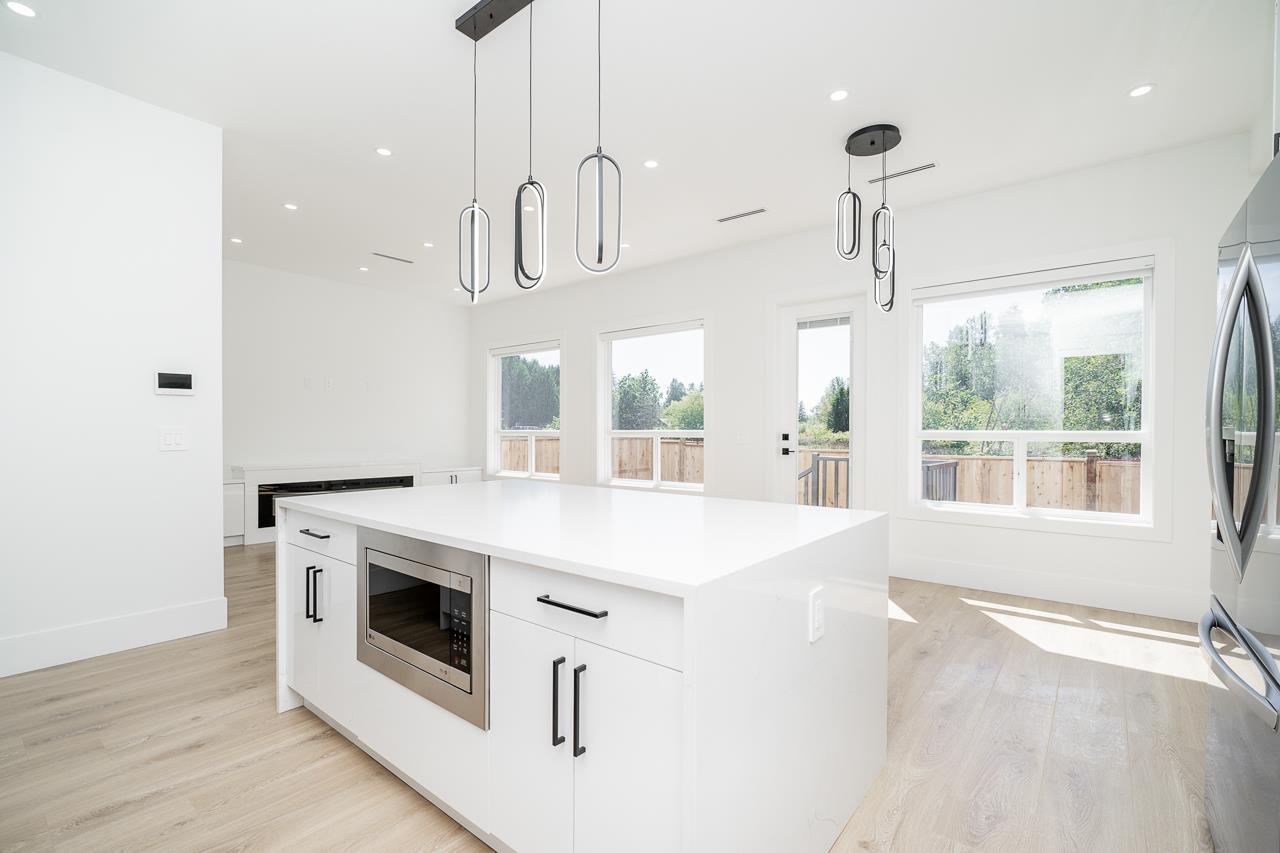 Photo 6 of 7515 205 Street, Langley BC