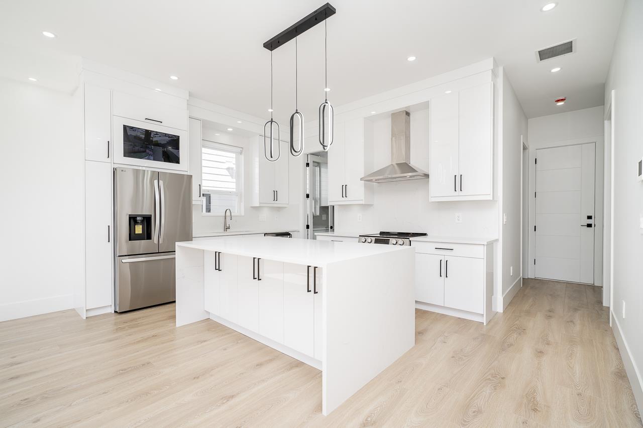 Photo 5 of 7515 205 Street, Langley BC